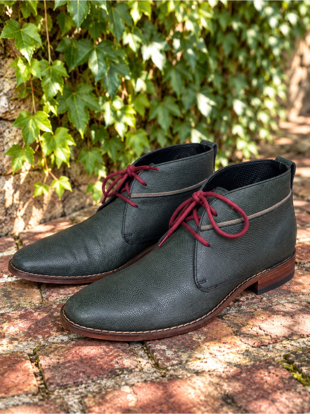 COLE HAAN Men's Gray Pebbled Lace-Up Chukka Boots with Nike Air, 8.5